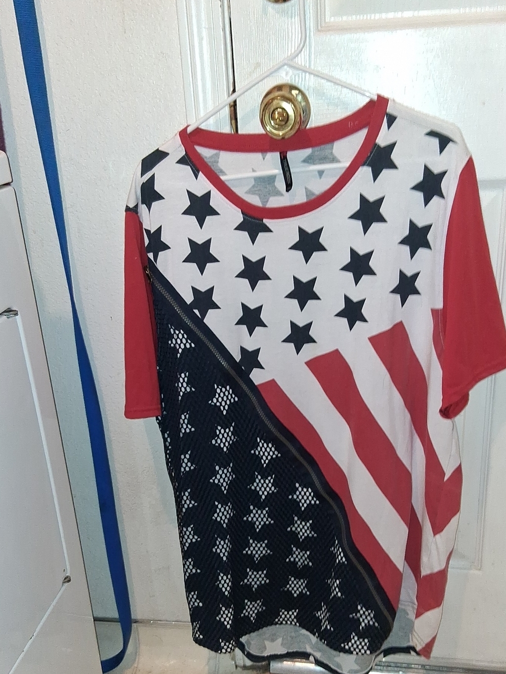 TRUE ROCK Red Trim Star Print Tee
